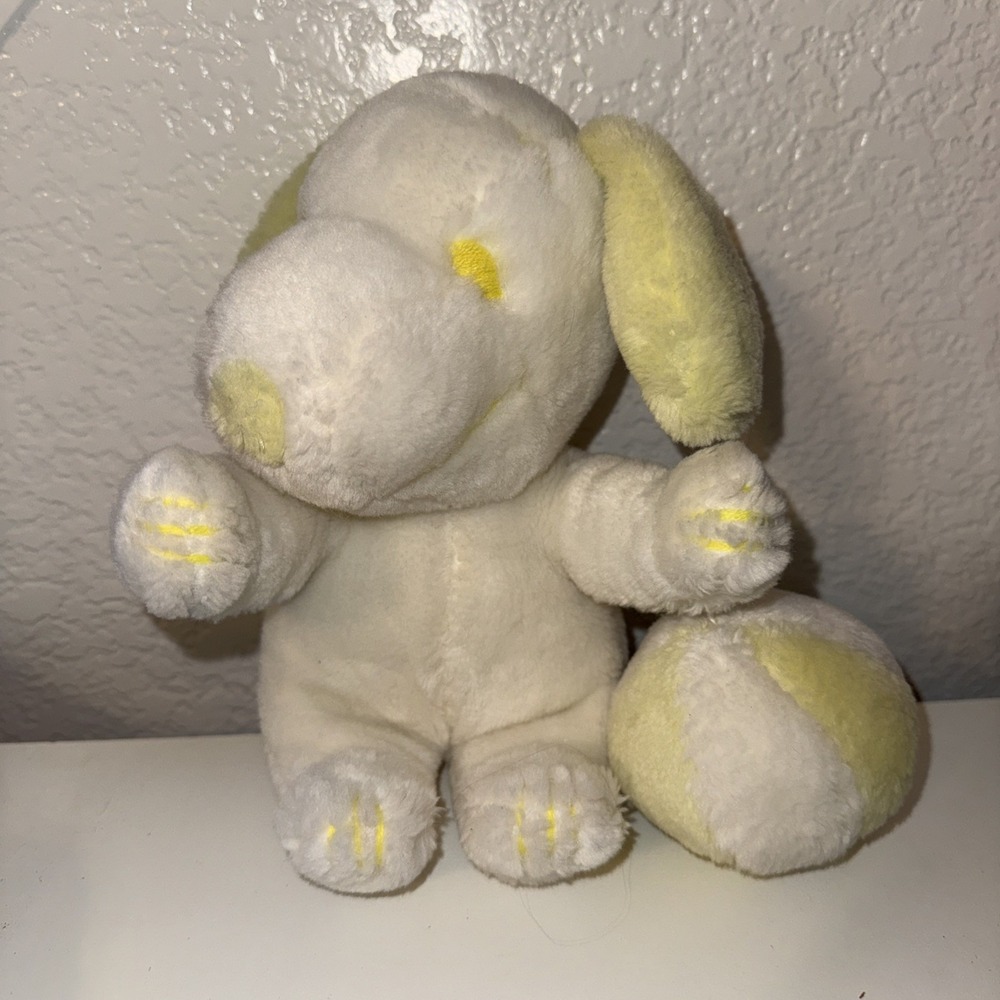 Vintage 1968 Peanuts Yellow Snoopy Plush 8" Squeaker Ear W/Attached Rattle Ball